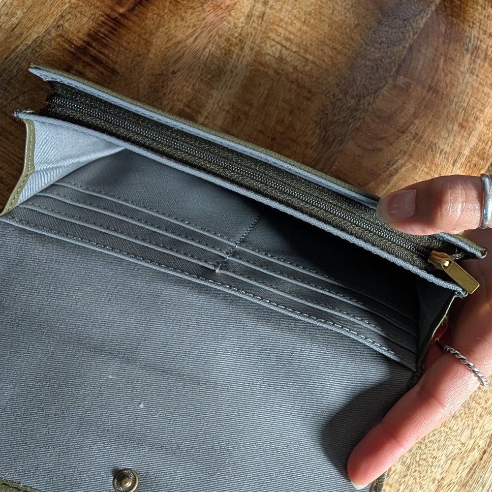Leather Fossil Wallet - Picture 3 of 7
